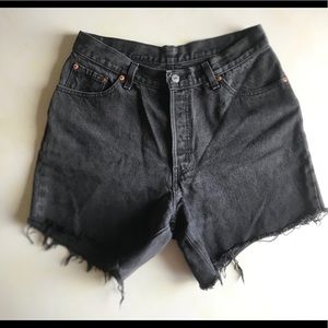 Levi’s Black Denim Cutoff Mom Shorts SZ 28 30